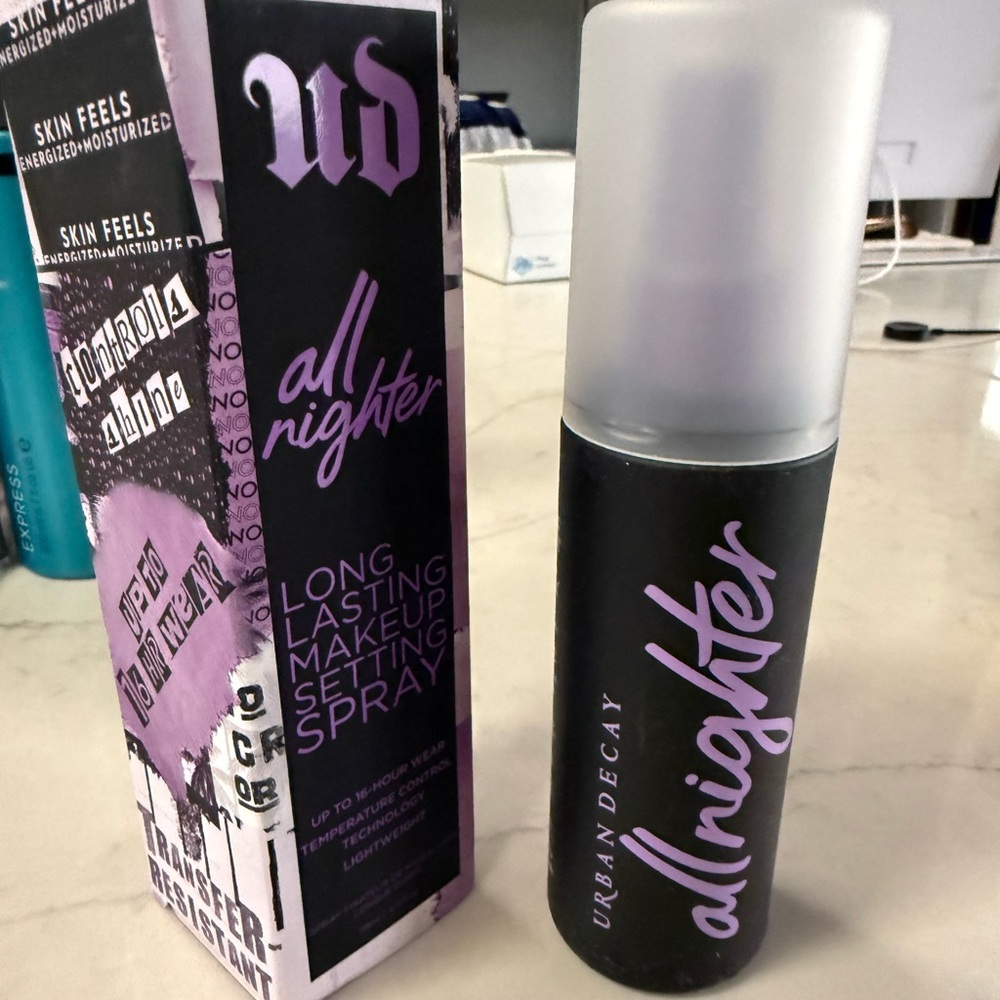 Urban Decay All Nighter Makeup Setting Spray - Black and Purple